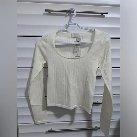 🤍 Aritzia - Sunday Best Francis Top - Picture 1 of 3